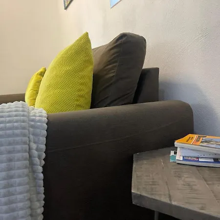 Lejlighed 2-room Flat With Private Entrance & Privat Parking *